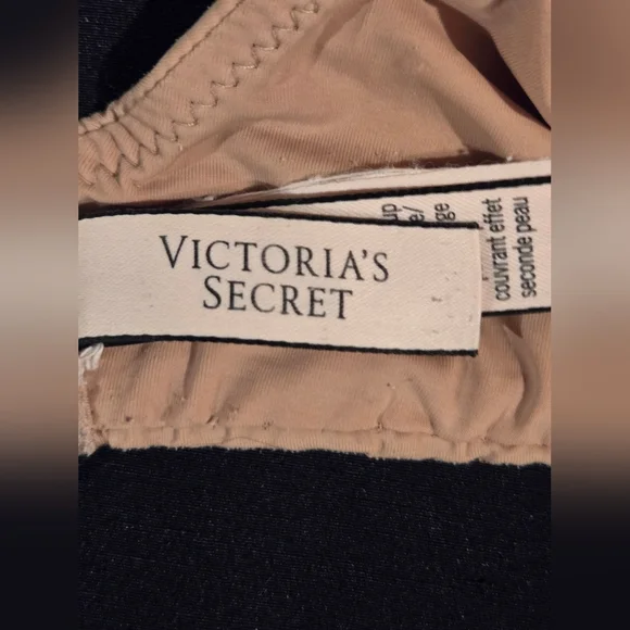 Victoria's Secret Nude Bra - Picture 5 of 10